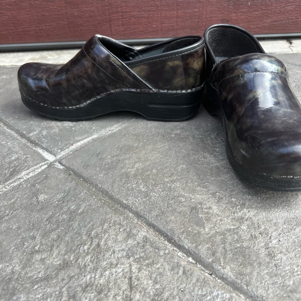 Dansko Clog Size 39 - image 4